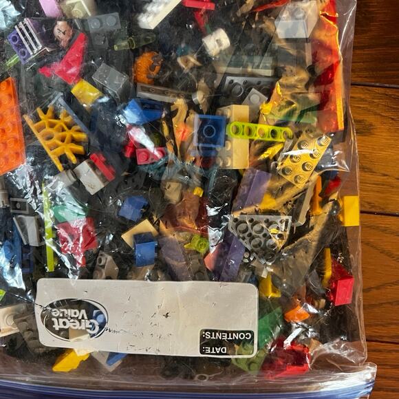 Gallon Size Bag of Miscellaneous LEGO Pieces - Picture 7 of 9